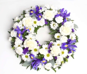 Classic Wreath in Blue and White